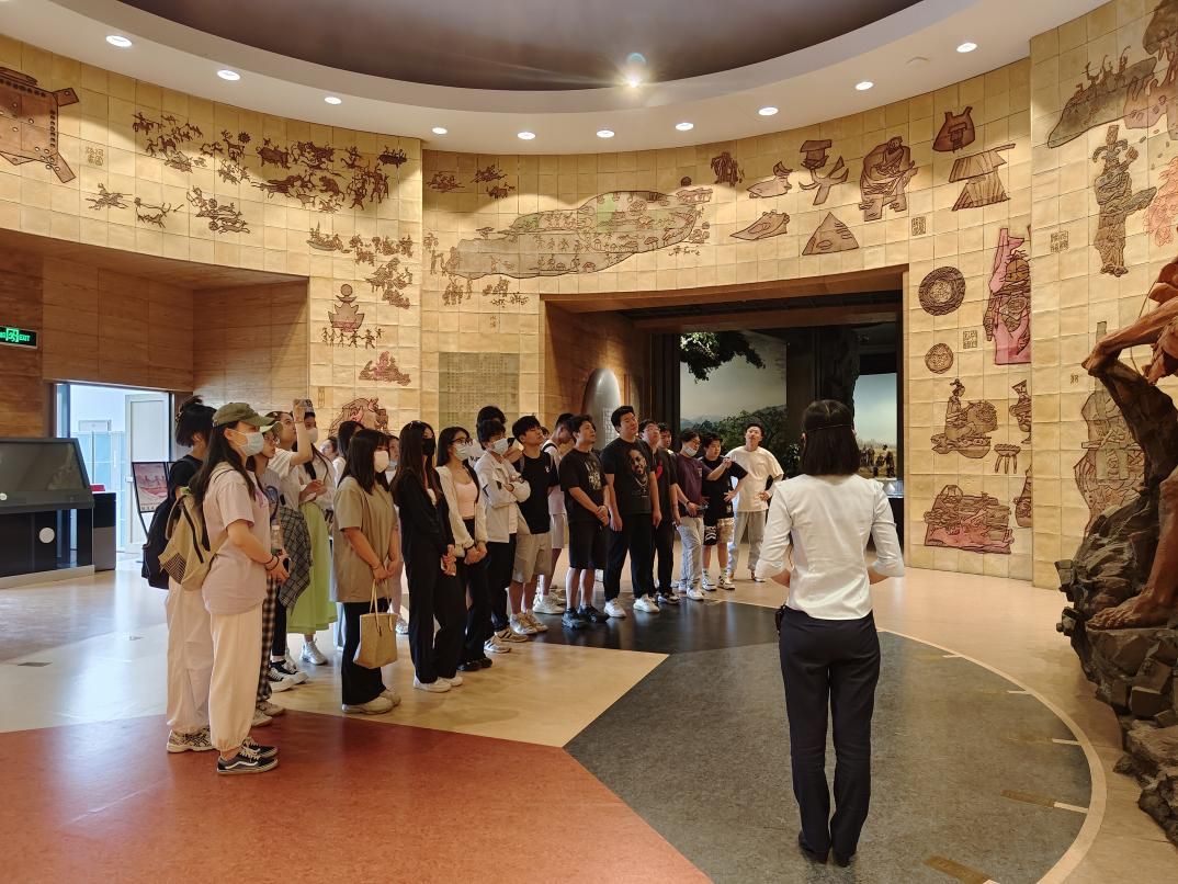 耕读教育|香港六合彩预测
开创特色课程《农耕文明与现代农业》